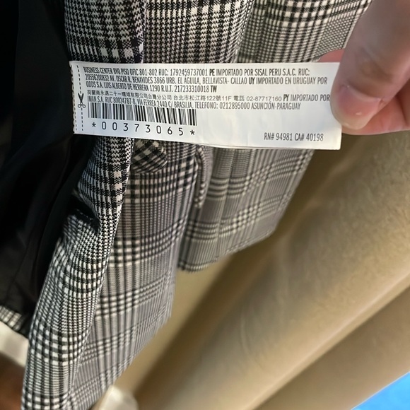 Black and White Plaid Blazer - Picture 10 of 10